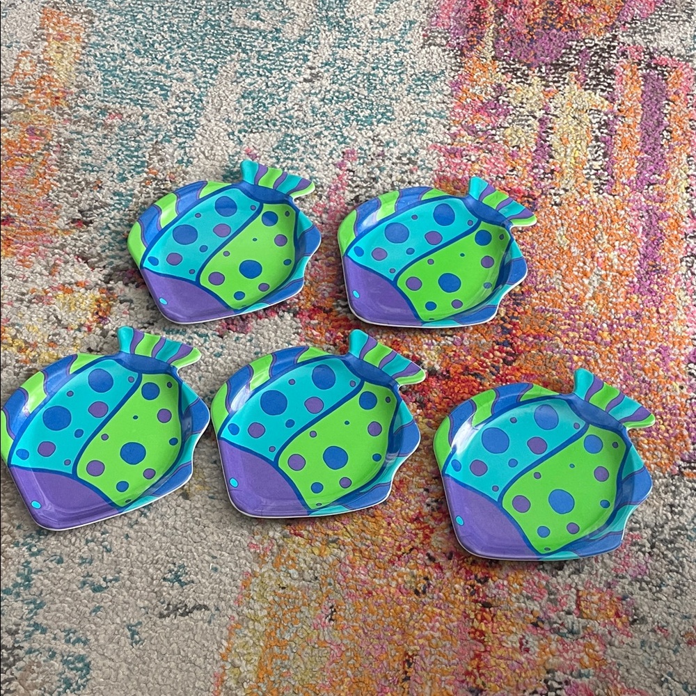 Colorful Fish-Shaped Plates - Picture 2 of 7